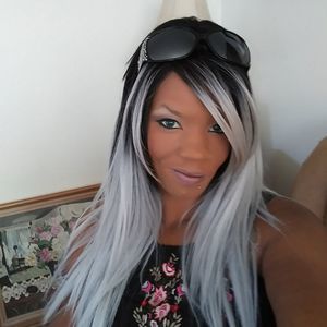 Meet your Posher, Monique